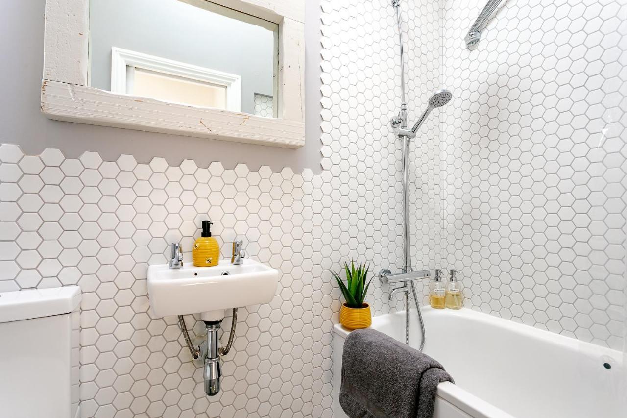 The Bs Hive, Modern, Stylish, 2 Bedroom House, In Harrogate Centre Ngoại thất bức ảnh